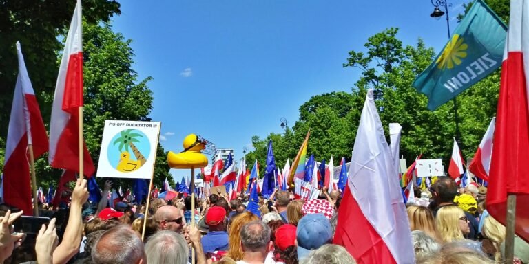 4 czerwca 23: Marsz sprzeciwu